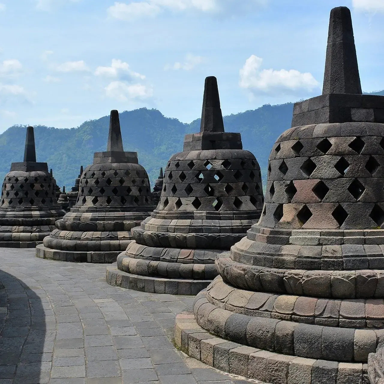 Borobudur Temple Indonesia. Photo by Marjo Groenewegen on Pixabay